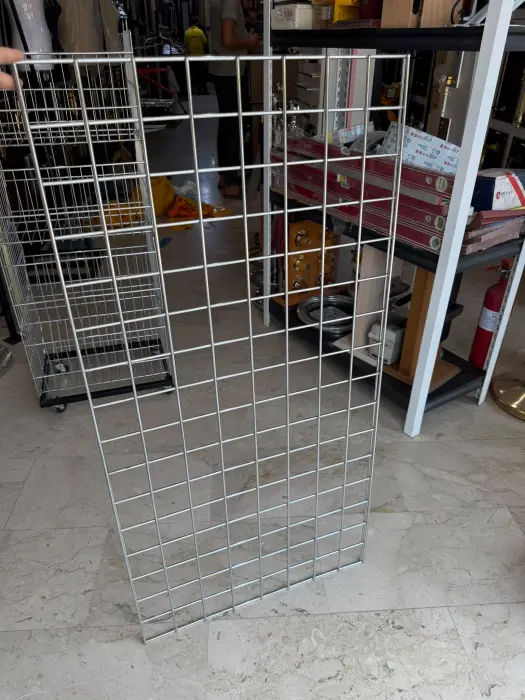 شبك تعليق وعرض بضائع معدني كروم جداري (Gridwall Panel) image 1