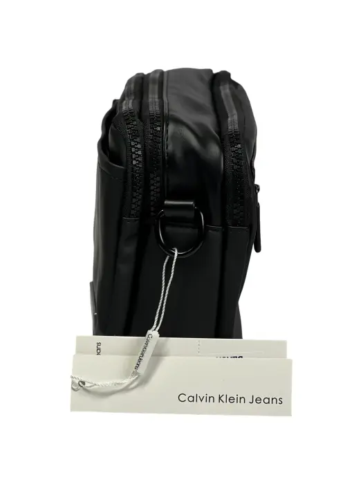 Classic men's handbag with a crossbody strap image 3