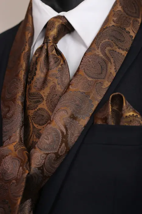 Paisley Scarf And jacquard tie with hanky image 0