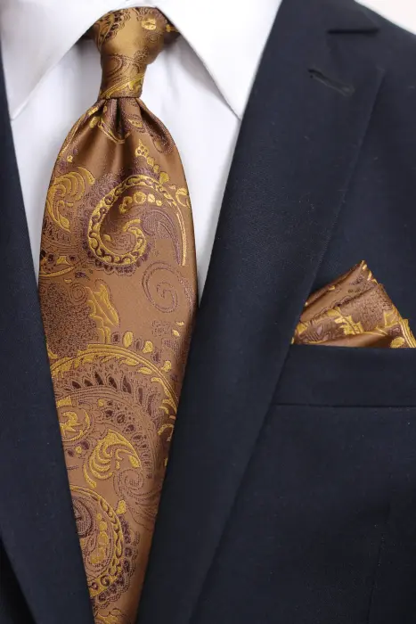 Paisley Scarf And jacquard tie with hanky image 1