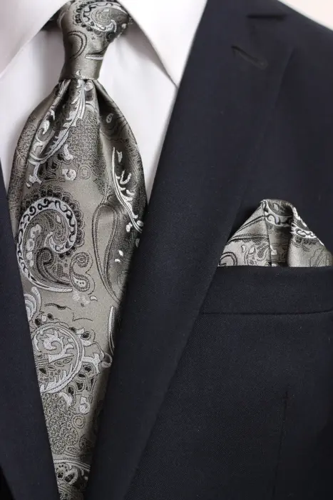 Paisley Scarf And jacquard tie with hanky image 1