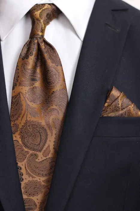 Paisley Scarf And jacquard tie with hanky image 1