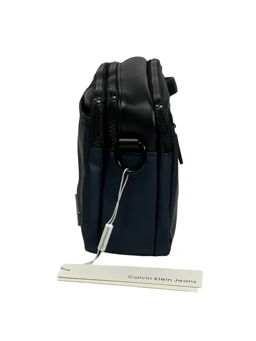 Classic men's handbag with a crossbody strap image 5
