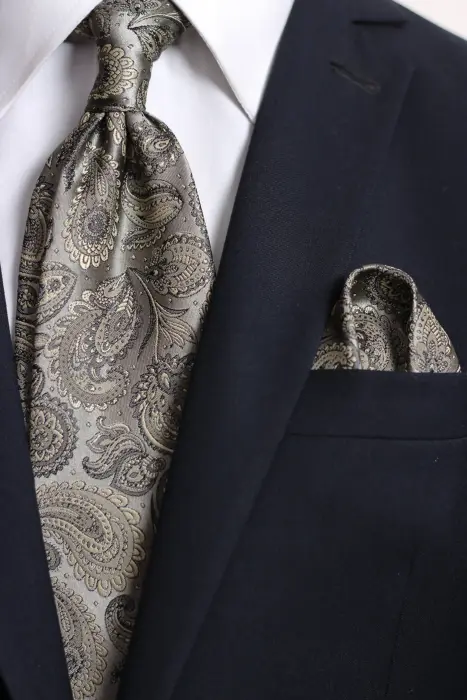 Paisley Scarf And jacquard tie with hanky image 1