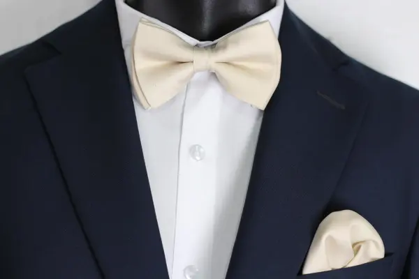 Cream Bow Tie image 0