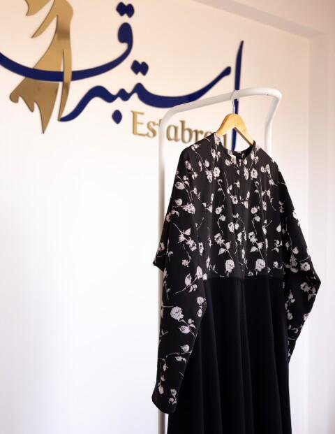 Royal dress black image 3