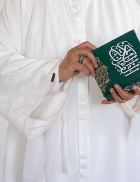 White Abaya with bockets image 1