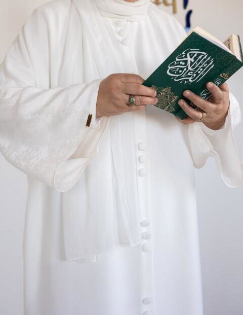 White Abaya with bockets image 4