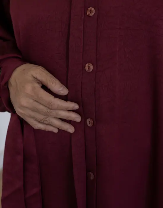 Burgandy abaya image 2