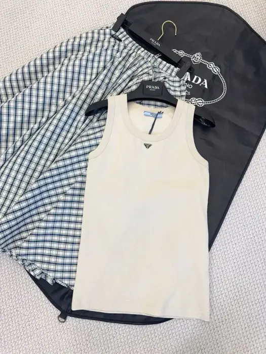 Prada Clothes image 0