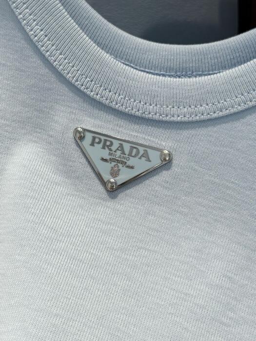 Prada image 2