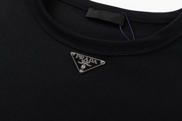 Prada  image 2
