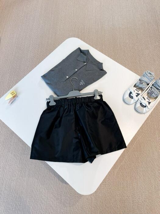 Prada image 1