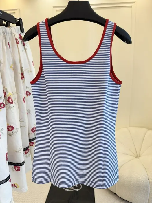 Prada  image 1