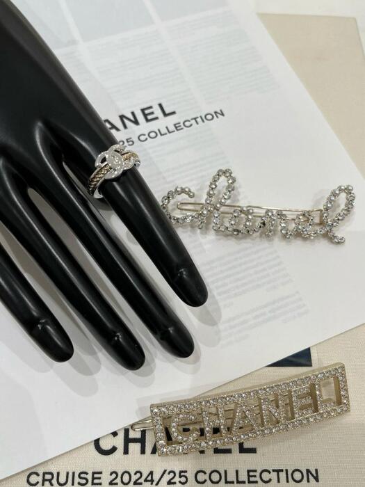 Chanel hair clip image 0