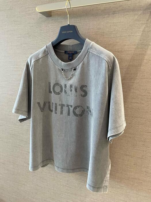 LV Clothes image 2