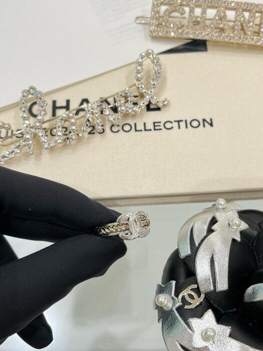 Chanel hair clip image 1