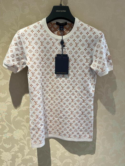 LV Clothes image 0