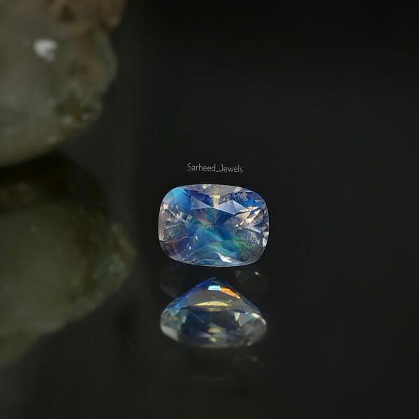 Natural Rainbow Moonstone - 3.98 ct image 1