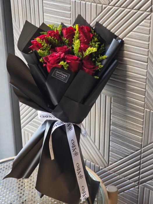 Classic Red Rose Bouquet image 1
