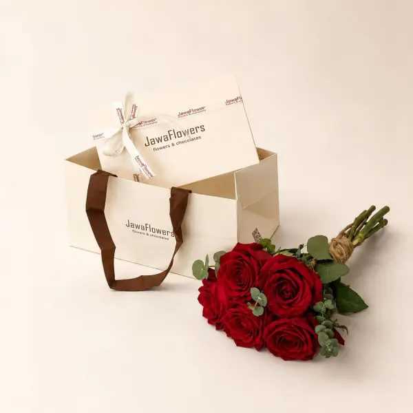 Chocolate luxury box with small Bunch of Roses image 0
