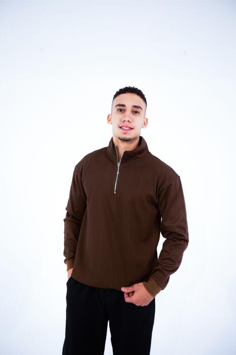 Brown zip-up hoodie image 0