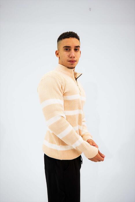 Beige knitted zip-up hoodie image 2