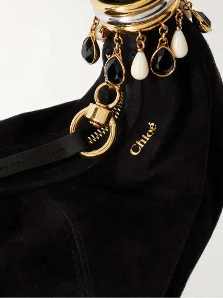 حقيبة كتف Bracelet صغيرة من جلد السويد وحواف من الجلد مزينة بقطعة معدنية image 3