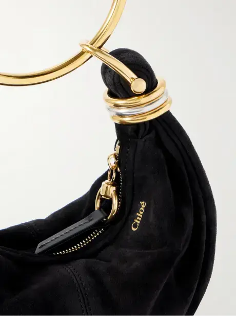 حقيبة كتف Bracelet صغيرة من جلد السويد وحواف من الجلد مزينة بقطعة معدنية image 11