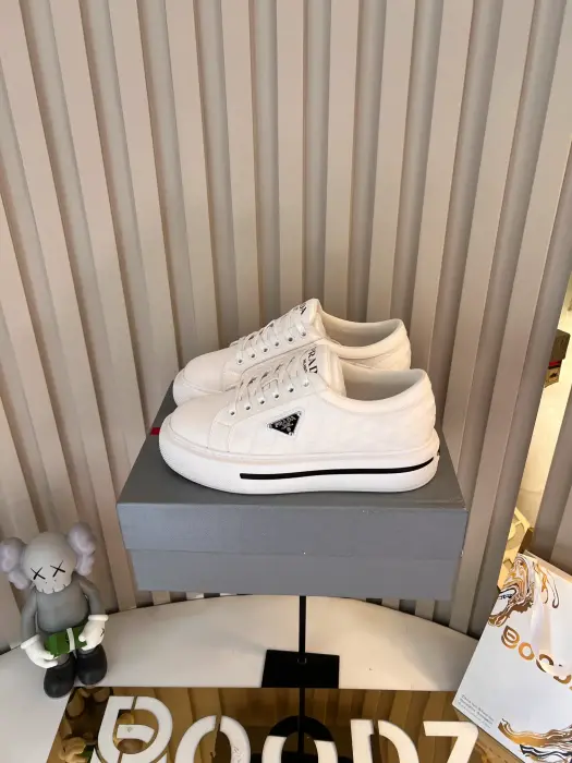 PRADA_WHITE_SHOSE image 0
