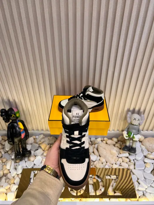 FENDI_BLACK_SHOSE_ image 2