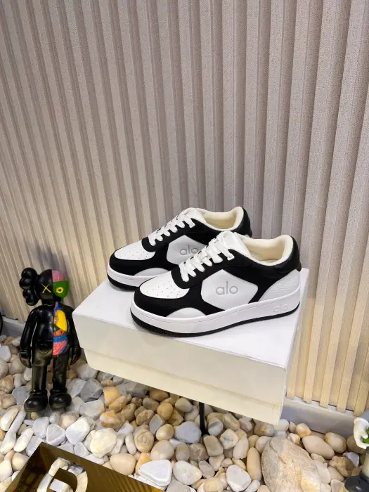 ALO_SHOSE_BLACK image 1