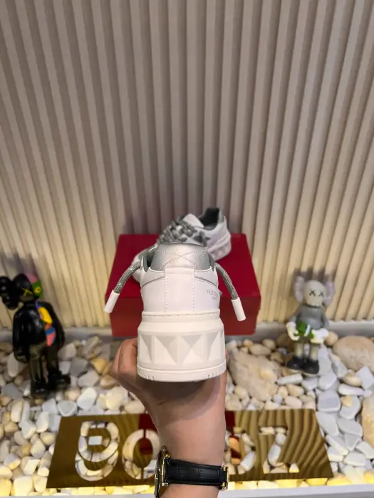 VALENTINO_SHOSE_GREY image 4