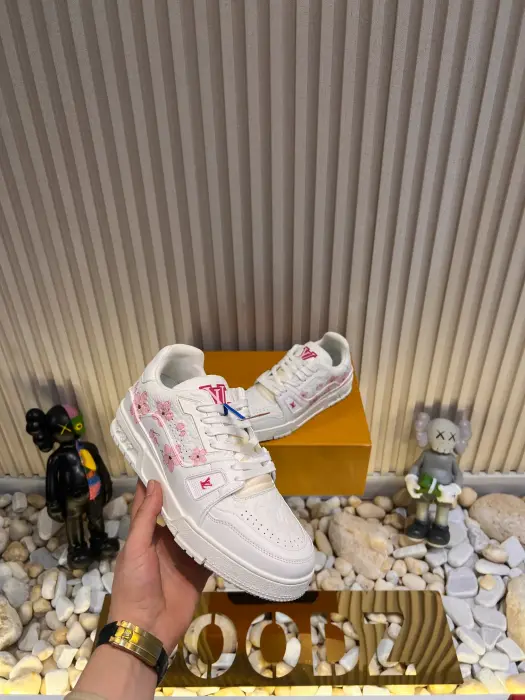 L.V_SHOSE_WHITE&PINK image 1