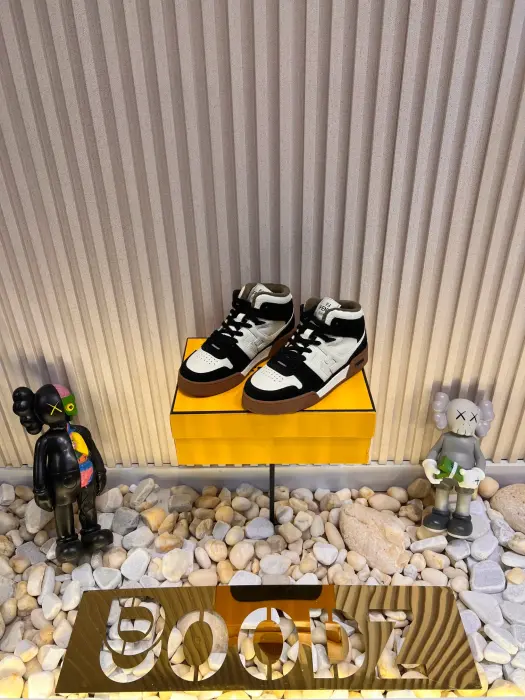 FENDI_BLACK_SHOSE_ image 0