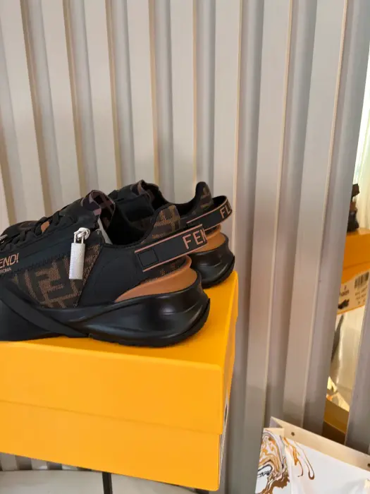 FENDI_BLACK_SHOSE image 4