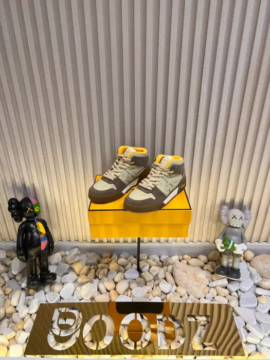 FENDI_BEAG_SHOSE_ image 0