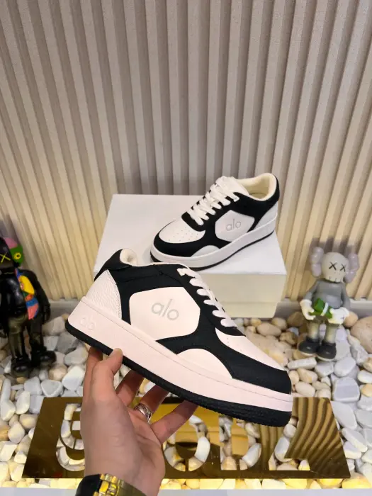 ALO_SHOSE_BLACK image 3