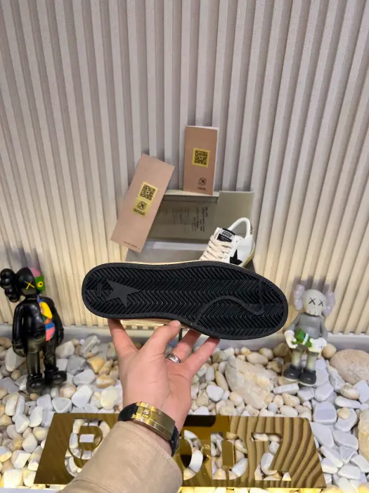 GOLDEN GHOOSE_SHOSE_BLACK image 7