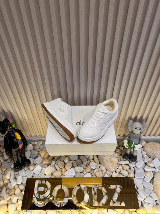 ALO_SHOSE_WHITE image 6