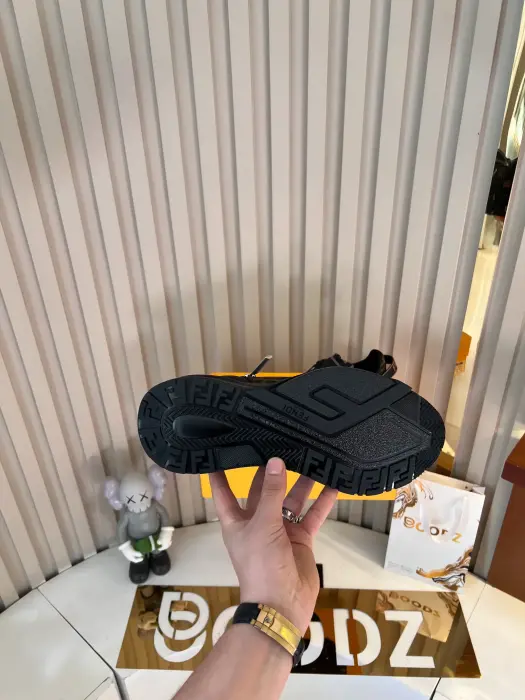 FENDI_BLACK_SHOSE image 5