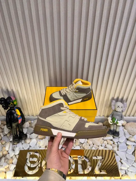 FENDI_BEAG_SHOSE_ image 1