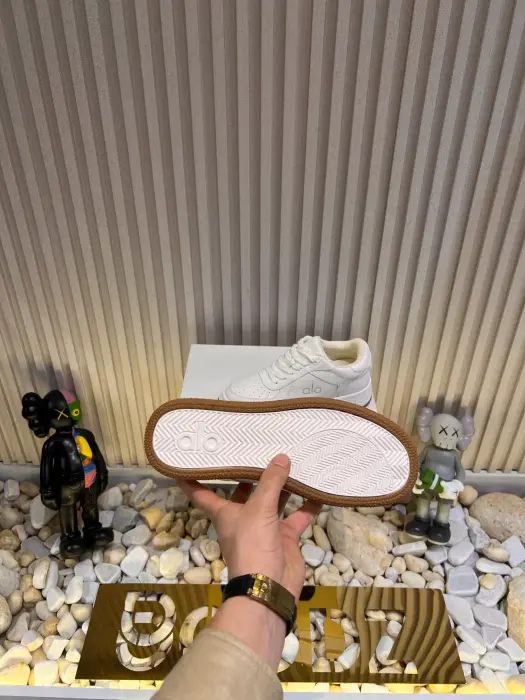 ALO_SHOSE_WHITE image 4