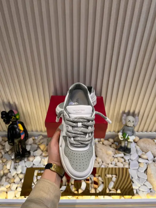 VALENTINO_SHOSE_GREY image 2