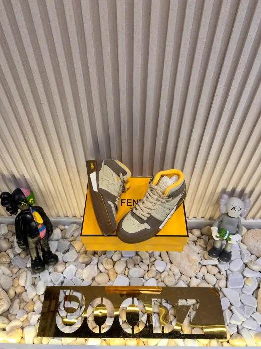 FENDI_BEAG_SHOSE_ image 6