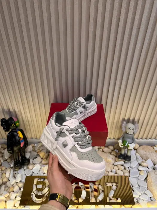 VALENTINO_SHOSE_GREY image 1