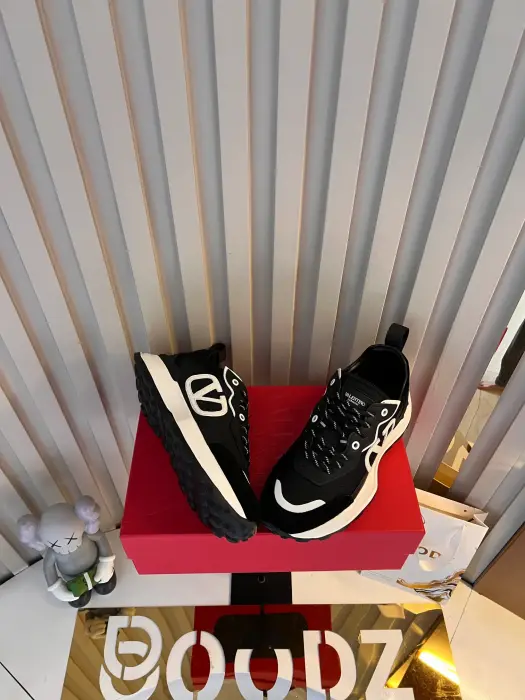 VALENTINO_BLACK_SHOSE image 6