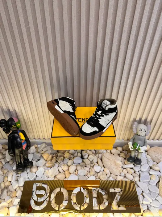 FENDI_BLACK_SHOSE_ image 5
