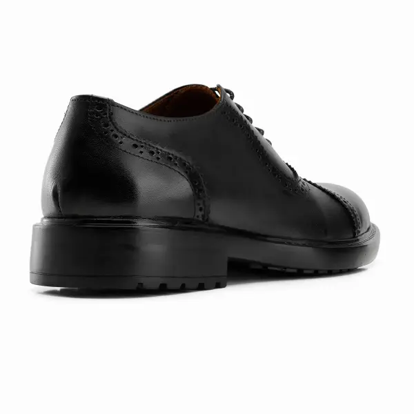 Captoe Brogue in Black image 4