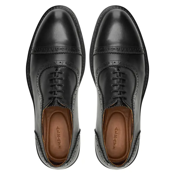 Captoe Brogue in Black image 2